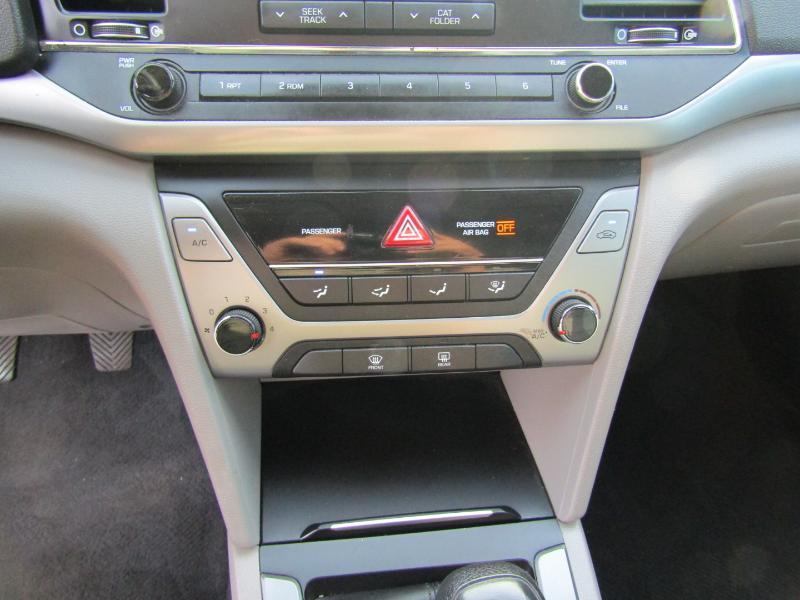 Hyundai Elantra SE 6MT 2017