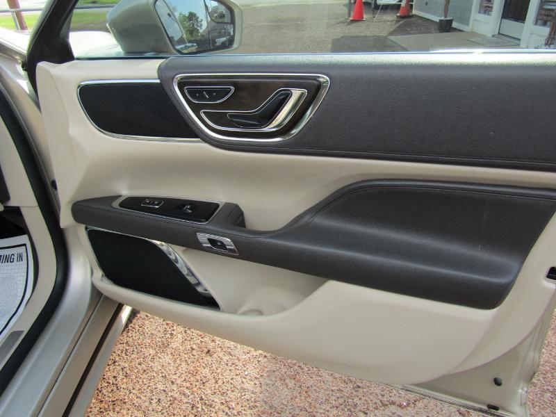 Lincoln Continental Premier 2017