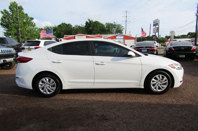 Hyundai Elantra SE 6MT 2017