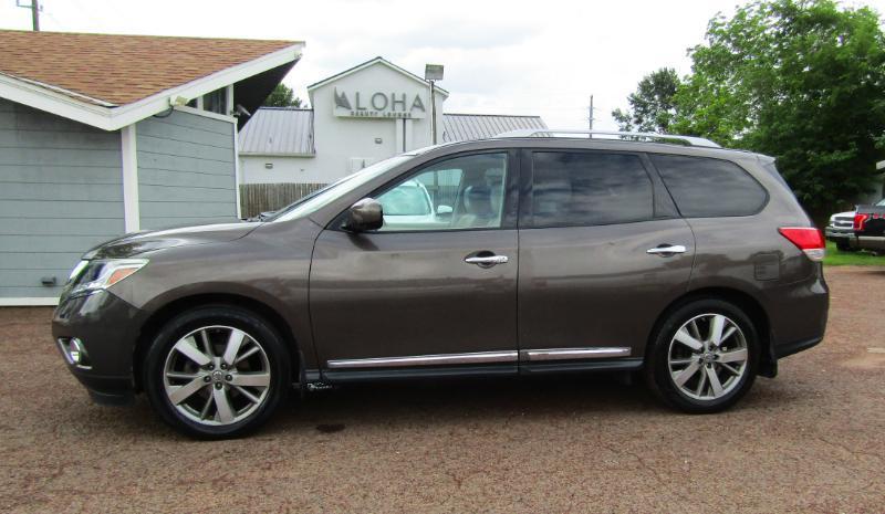 Nissan Pathfinder Platinum 2WD 2016