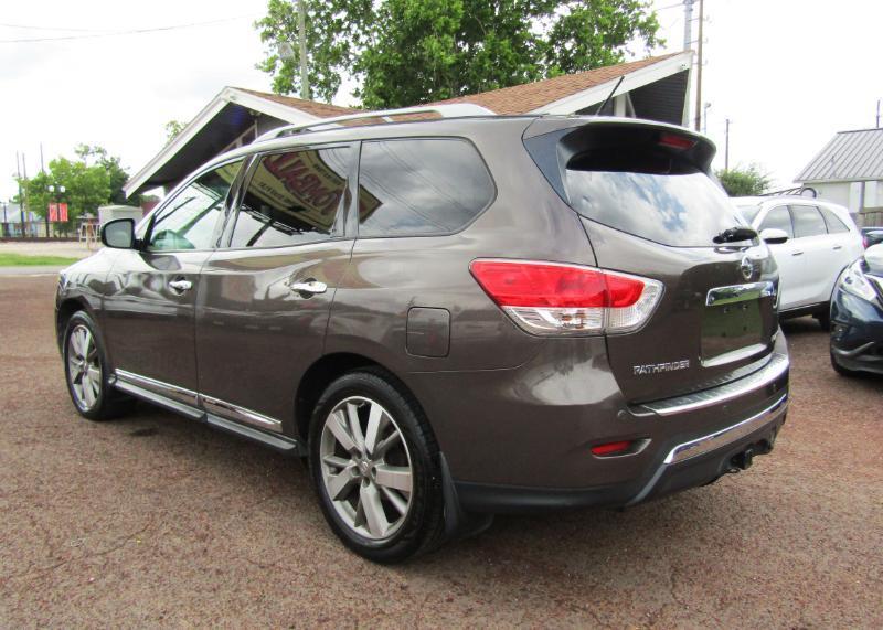 Nissan Pathfinder Platinum 2WD 2016