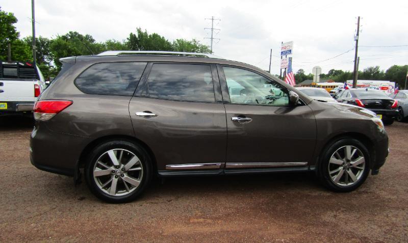 Nissan Pathfinder Platinum 2WD 2016