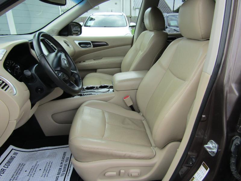 Nissan Pathfinder Platinum 2WD 2016