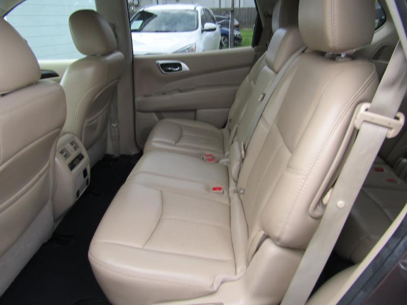 Nissan Pathfinder Platinum 2WD 2016