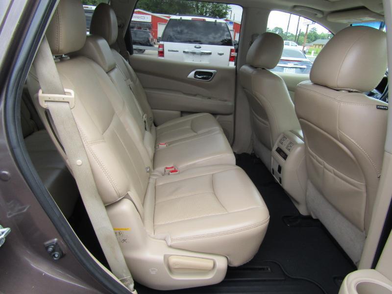 Nissan Pathfinder Platinum 2WD 2016