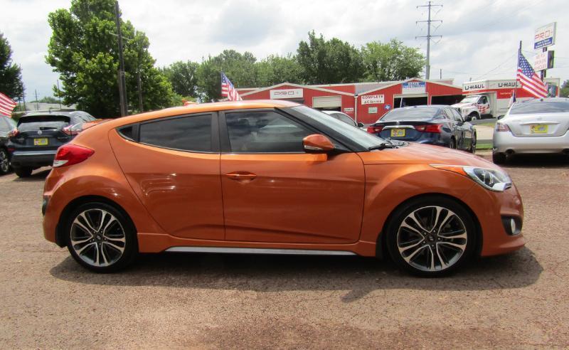 2016 Hyundai Veloster Base - Photo 6