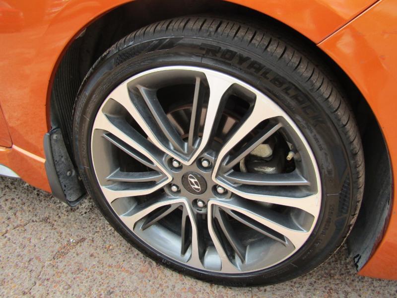 2016 Hyundai Veloster Base - Photo 8