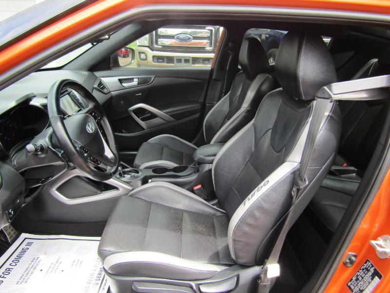 2016 Hyundai Veloster Base - Photo 11