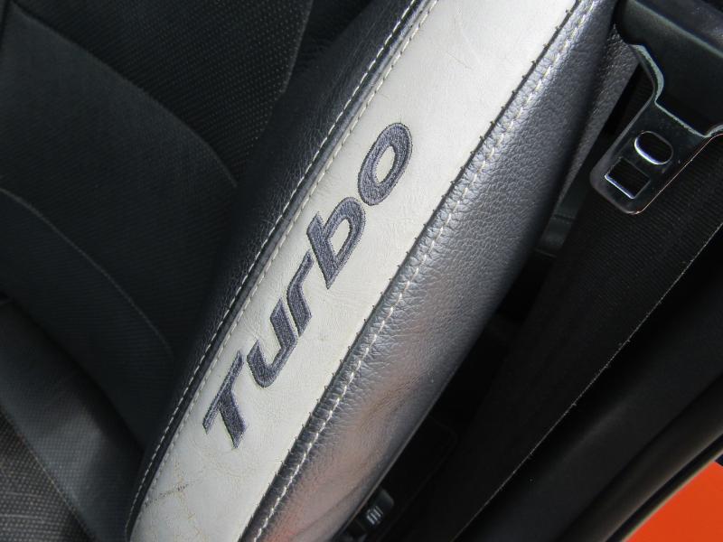 2016 Hyundai Veloster Base - Photo 12