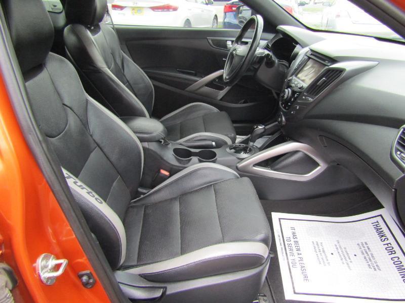 2016 Hyundai Veloster Base - Photo 13