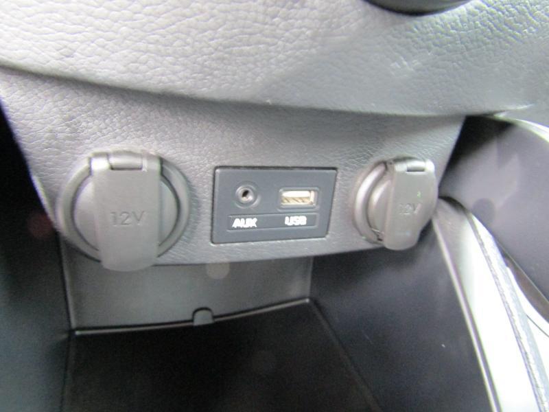 2016 Hyundai Veloster Base - Photo 18