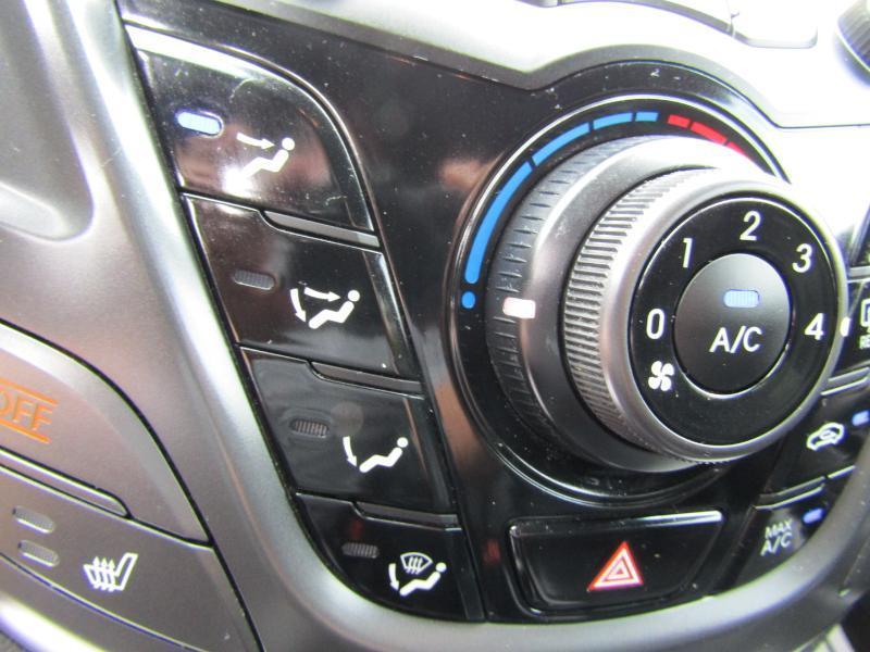 2016 Hyundai Veloster Base - Photo 19
