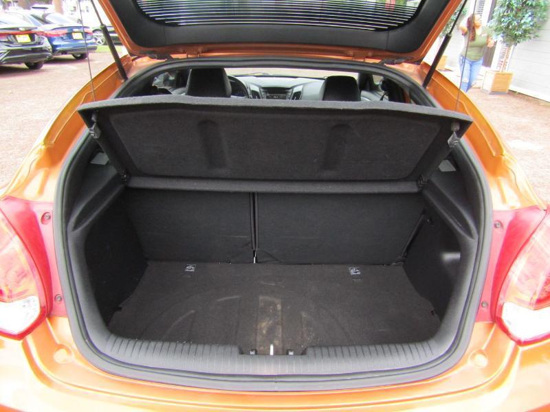 2016 Hyundai Veloster Base - Photo 21