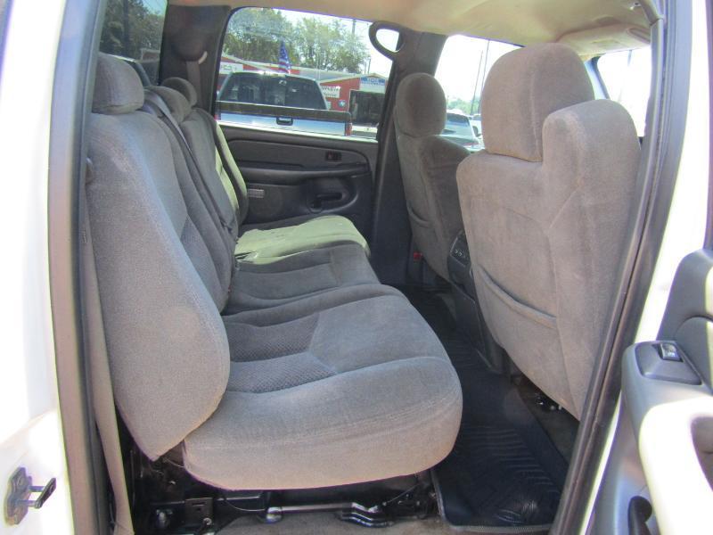 Chevrolet Silverado 3500 LS Crew Cab 4WD 2004