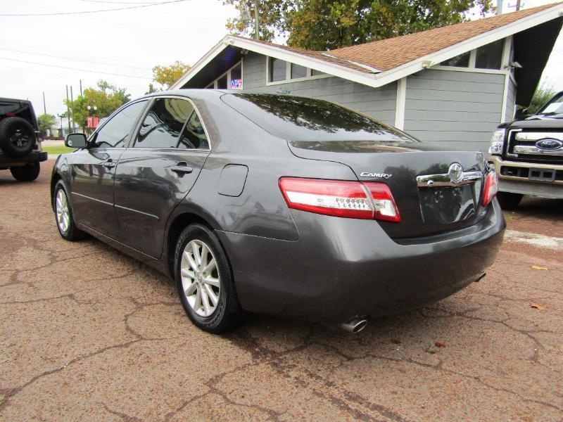 Toyota Camry XLE V6 2011