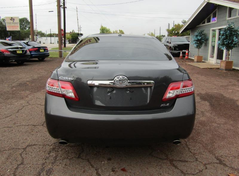 Toyota Camry XLE V6 2011