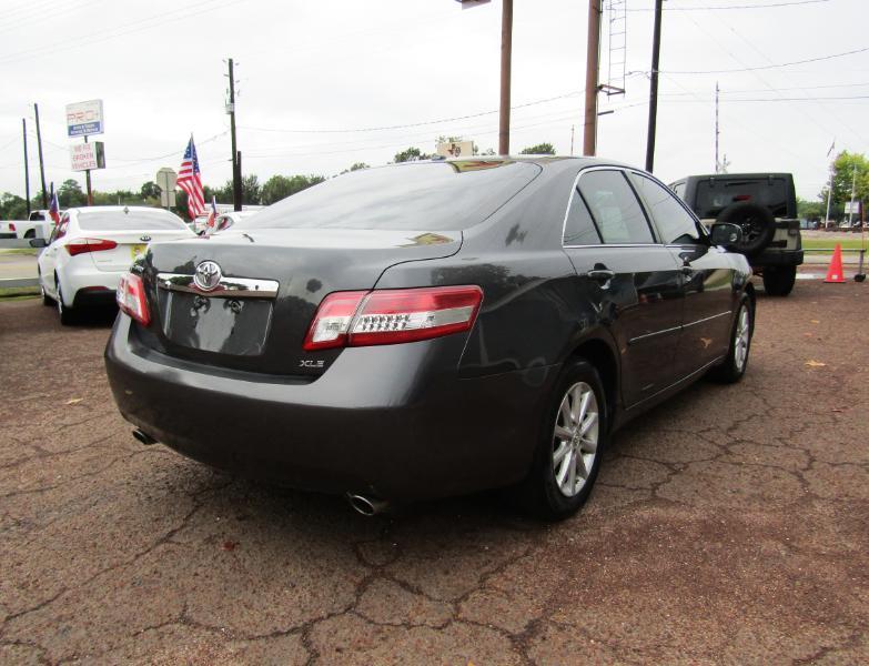 Toyota Camry XLE V6 2011