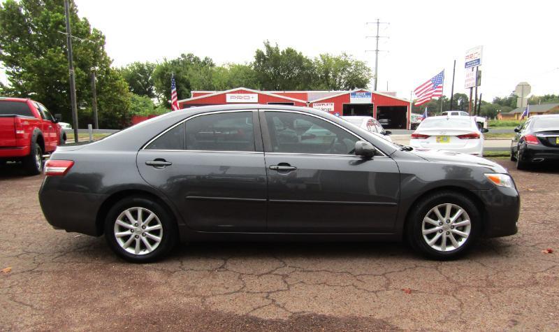 Toyota Camry XLE V6 2011