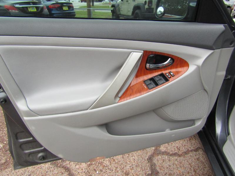 Toyota Camry XLE V6 2011