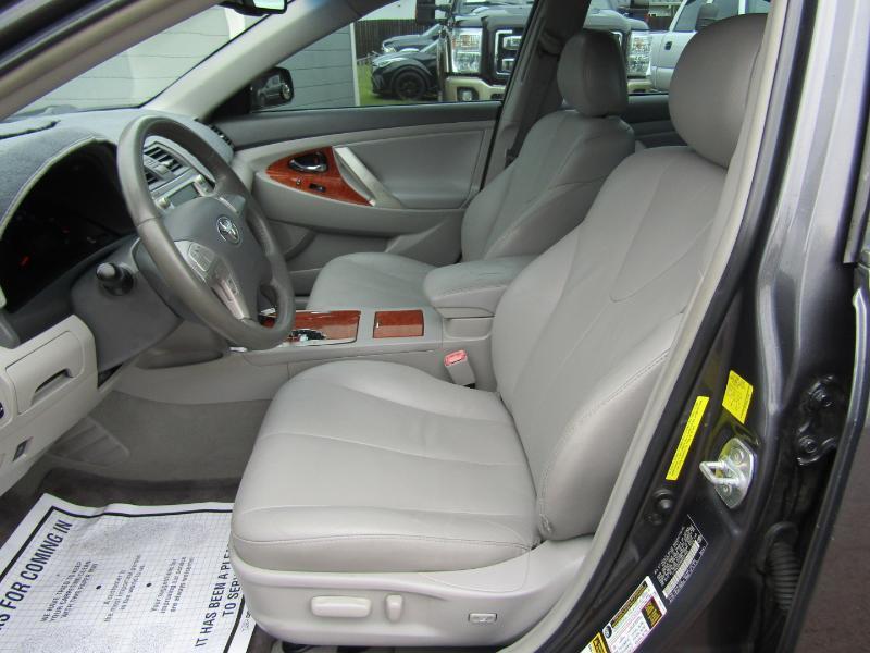 Toyota Camry XLE V6 2011
