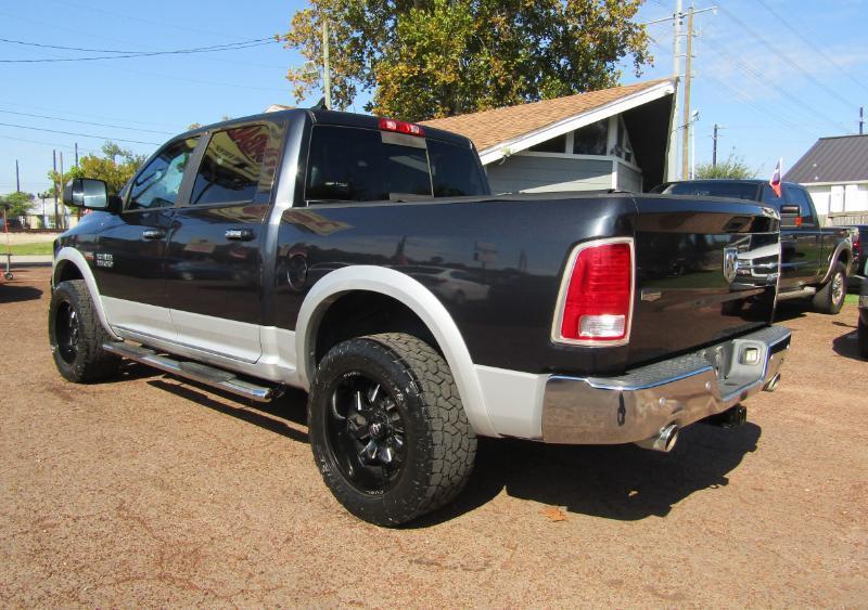 RAM 1500 Laramie Crew Cab SWB 4WD 2014