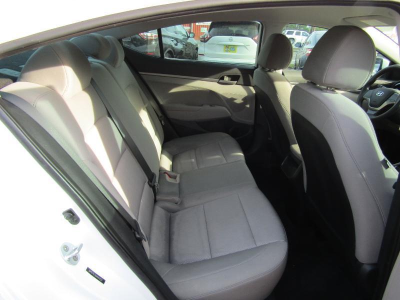 Hyundai Elantra SE 6AT 2017