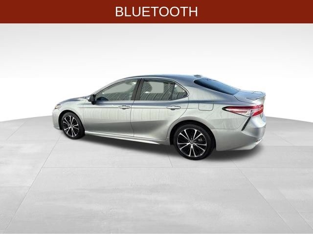 Toyota Camry SE 2020