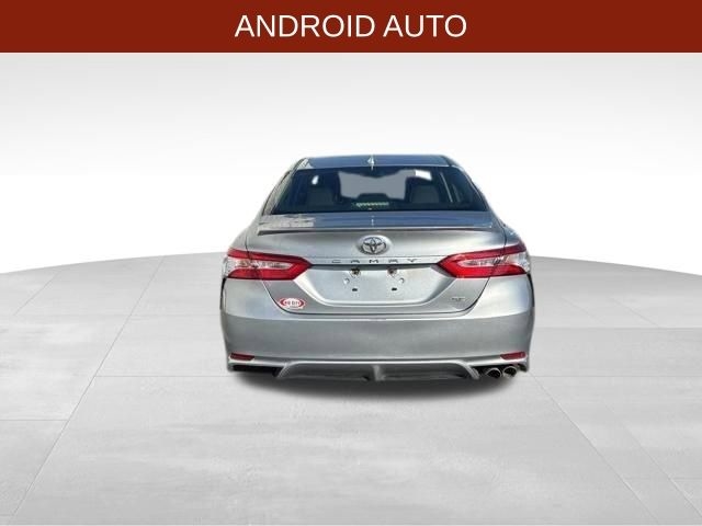 Toyota Camry SE 2020