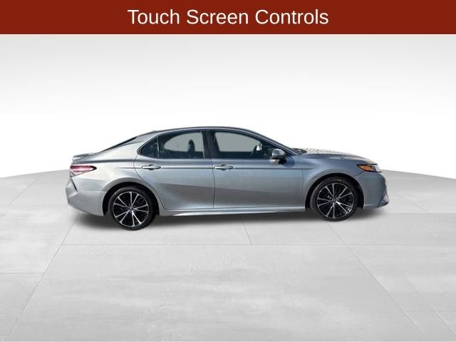 Toyota Camry SE 2020