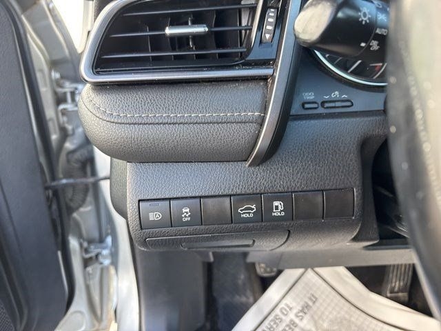 Toyota Camry SE 2020