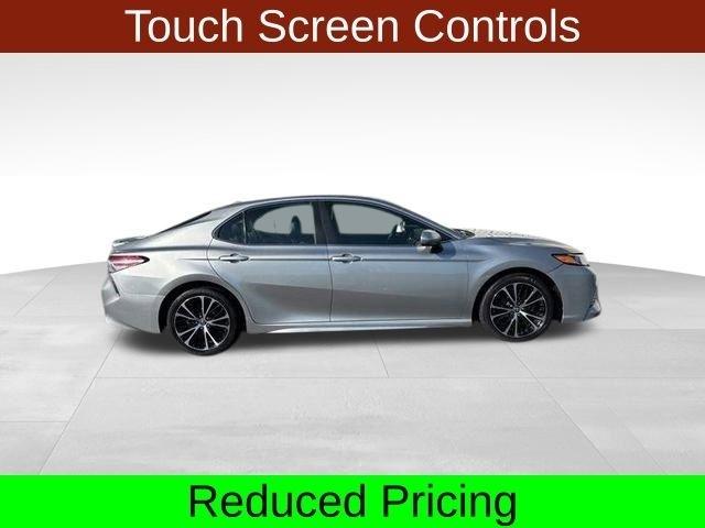 Toyota Camry SE 2020