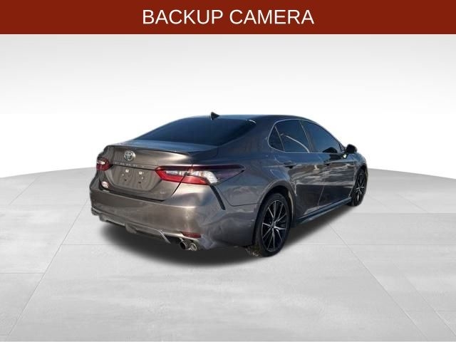 Toyota Camry SE 2022