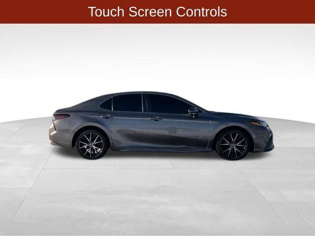 Toyota Camry SE 2022