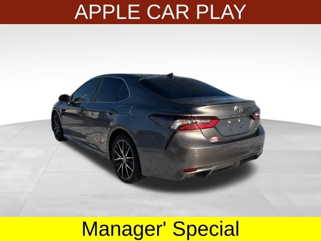 Toyota Camry SE 2022