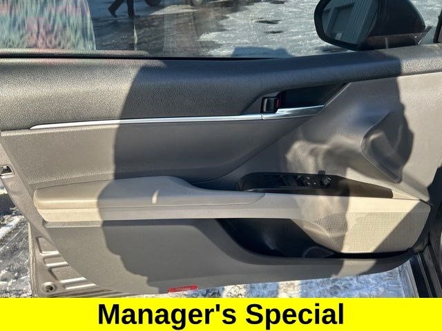 Toyota Camry SE 2022