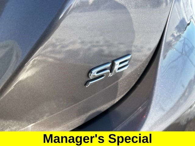 Toyota Camry SE 2022