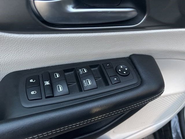 Chrysler Pacifica Touring L 2023