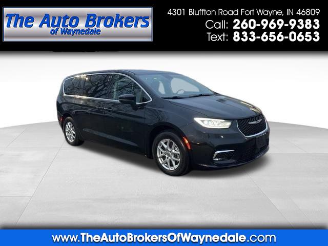 Chrysler Pacifica Touring L 2023