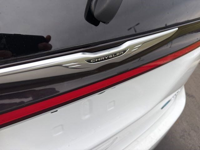 Chrysler Pacifica Hybrid Touring L 2022