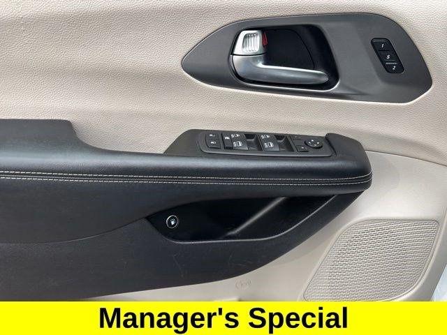 Chrysler Pacifica Hybrid Touring L 2022