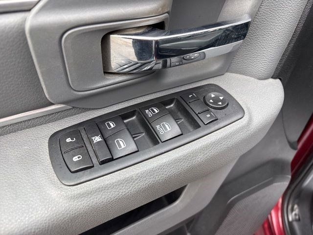 RAM 1500 SLT Crew Cab 4WD 2017