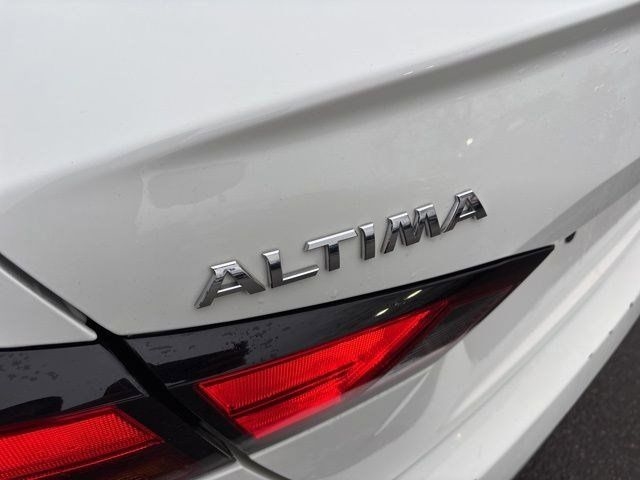 Nissan Altima  2021