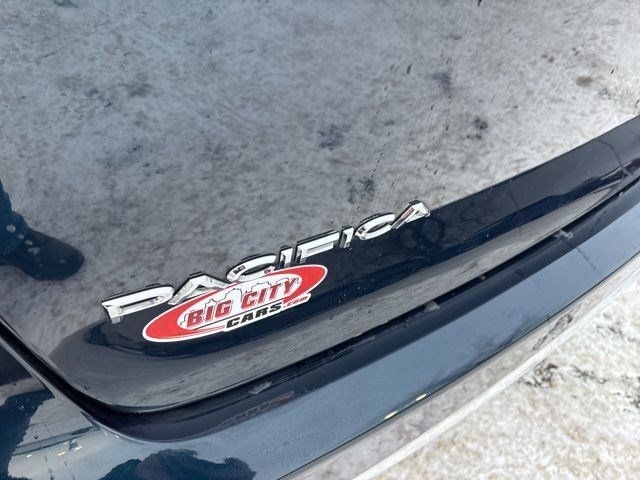 Chrysler Pacifica Touring 2024