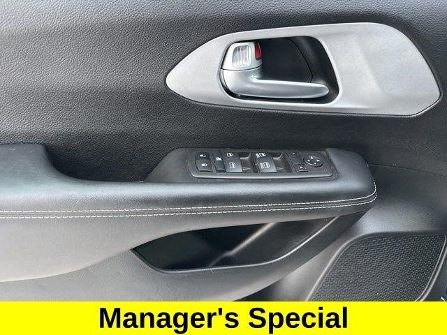 Chrysler Pacifica Touring 2024