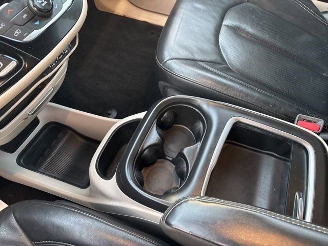 Chrysler Pacifica Hybrid Touring L 2022