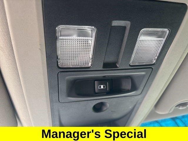 RAM 1500 SLT Crew Cab 4WD 2017