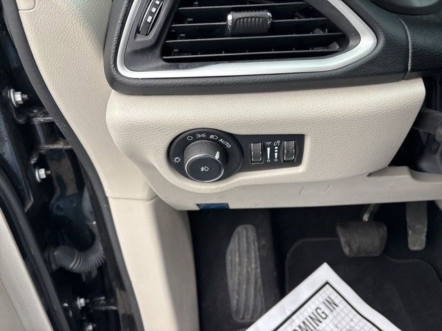 Chrysler Pacifica Touring L 2023