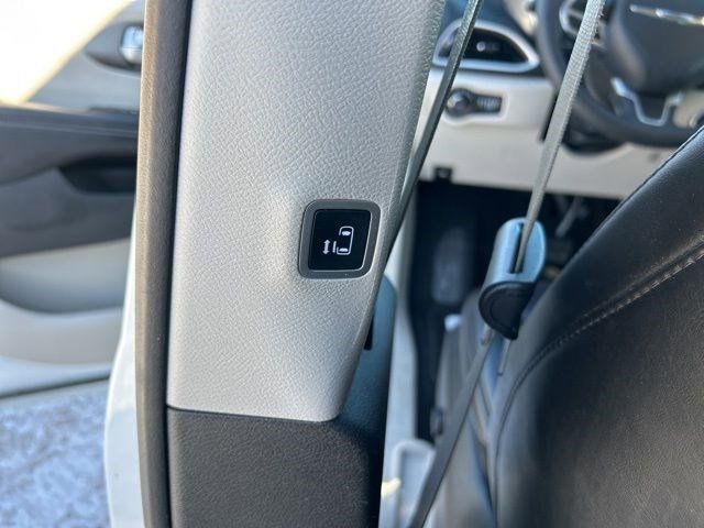 Chrysler Pacifica Touring L 2023