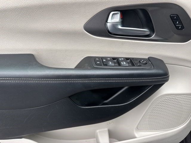 Chrysler Pacifica Touring L 2023