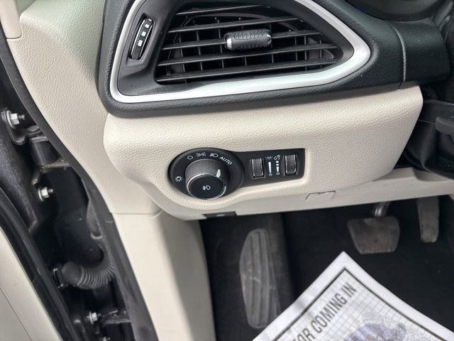 Chrysler Pacifica Touring L 2023